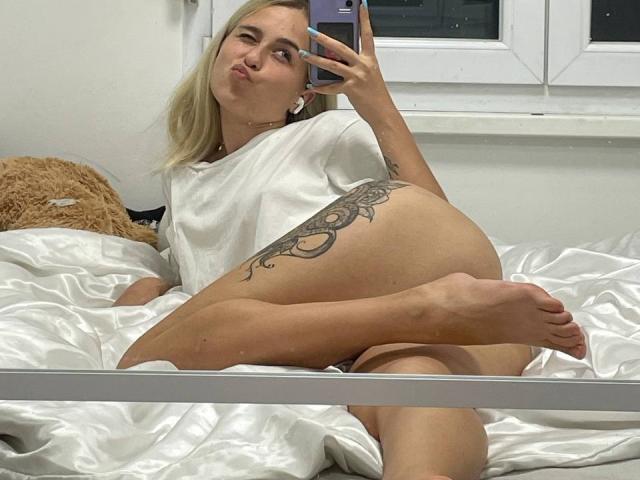 Izida - Live Sex Cam - 22898297