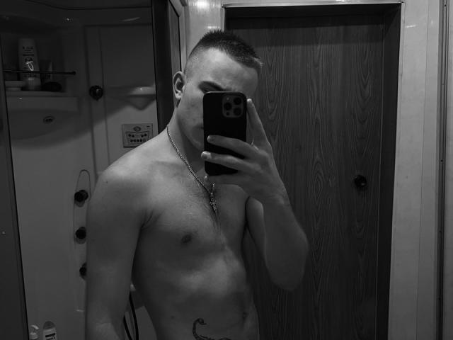 SupermanQSky - Live Sex Cam - 22911417