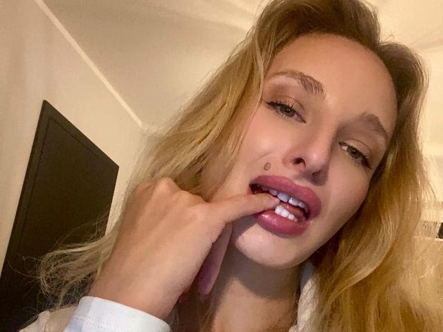 MarilynPretty - Live porn &amp; sex cam - 22912161