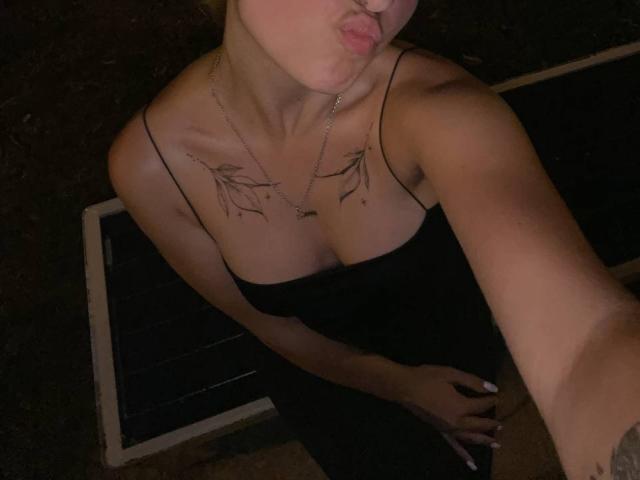 Izida - Live Sex Cam - 22912265