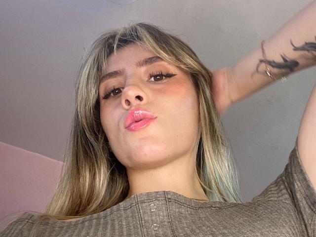 LivelyVanderWood - Live sex cam - 22918373