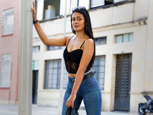 AlexaJanes - Live Sex Cam - 22933825