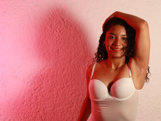 CharlotteGlamour - Sexe cam en vivo - 22940733