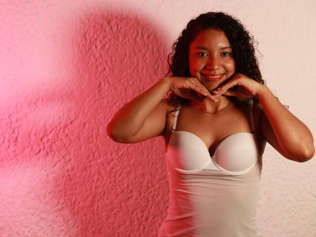 CharlotteGlamour - Live Sex Cam - 22940737
