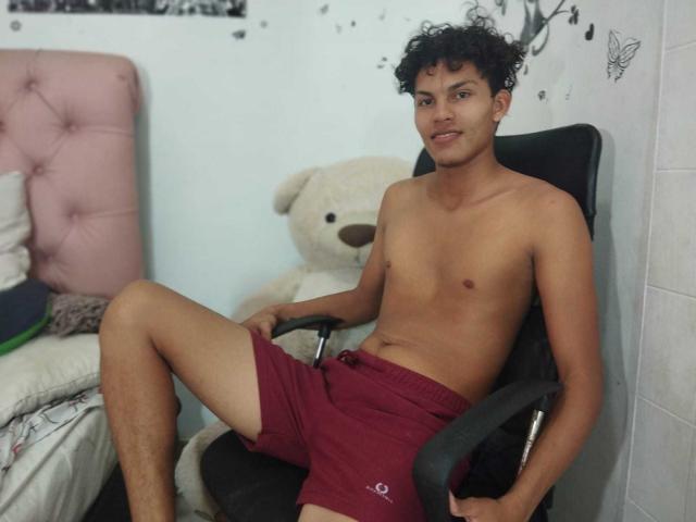 Totonev - Live Sex Cam - 22951125
