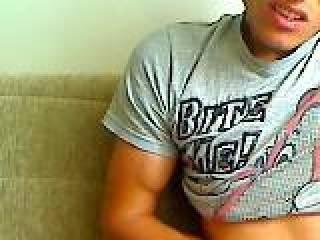 GentilChris - Web cam sexy with a Homosexual couple with muscular physique 