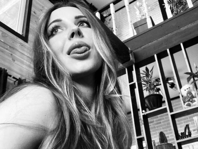 CassandraHottie - Live sex cam - 22972641