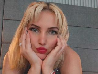 GiuliaAddams - Live porn &amp; sex cam - 22981369