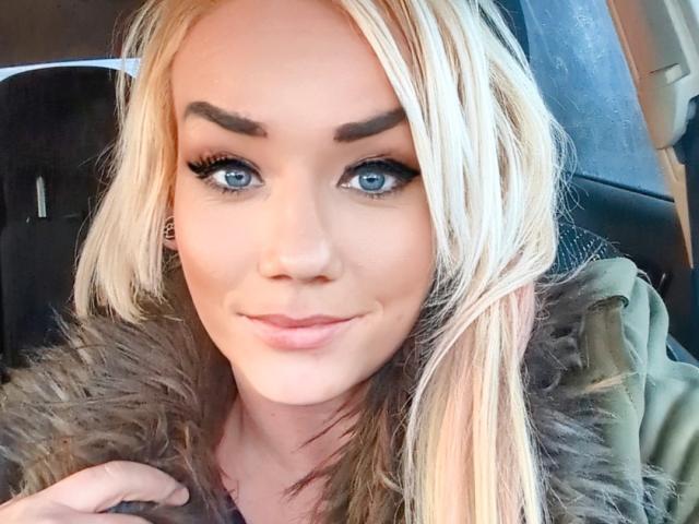 BustinBlonder - Live Sex Cam - 22995185