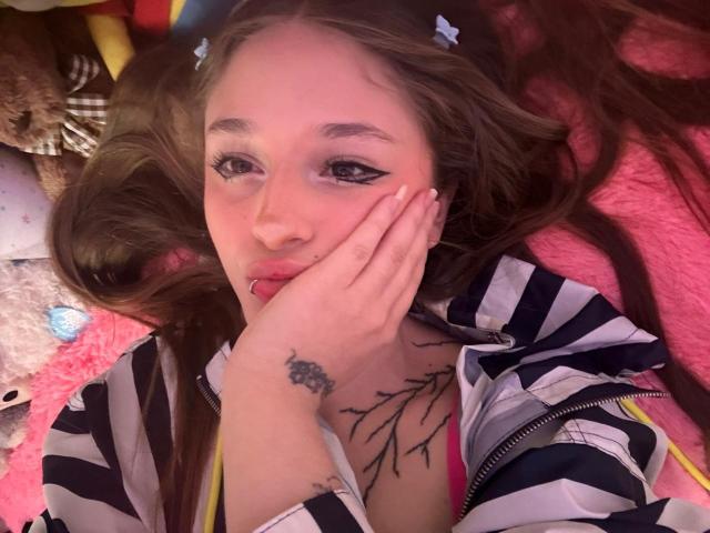 UwuMaddiee - Live sex cam - 23001821