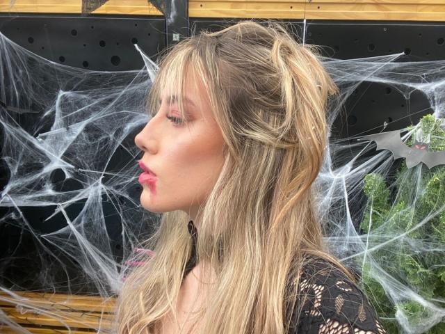 LivelyVanderWood - Live sex cam - 23005369