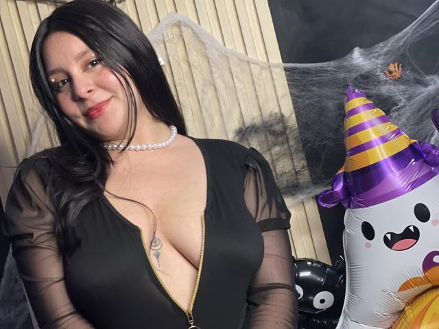 EmaJames - Live Sex Cam - 23005577