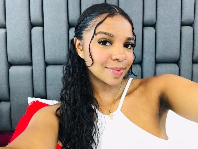 LisaMendez - Élő pornó és szexkamera - 23007457