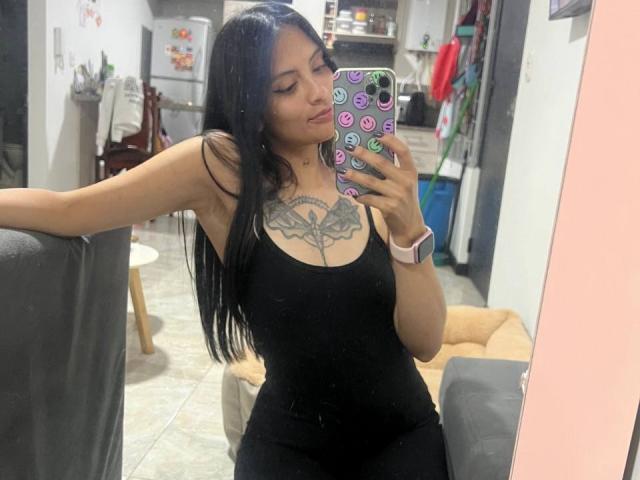 NiaWhite - Live sex cam - 23021305