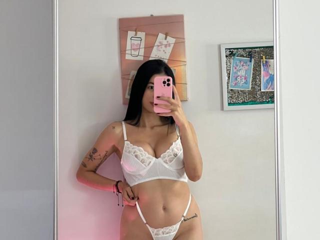 IsabellaJames - Live sex cam - 23022701