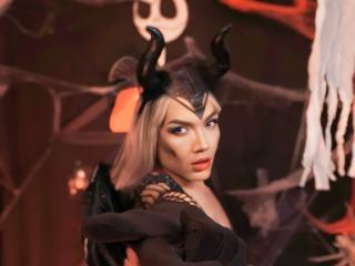 MegandoSantoss - Live Sex Cam - 23023661