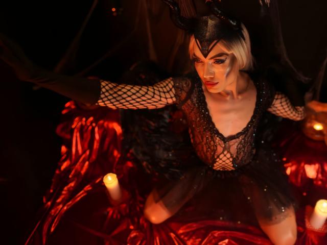 MegandoSantoss - Live Sex Cam - 23023669