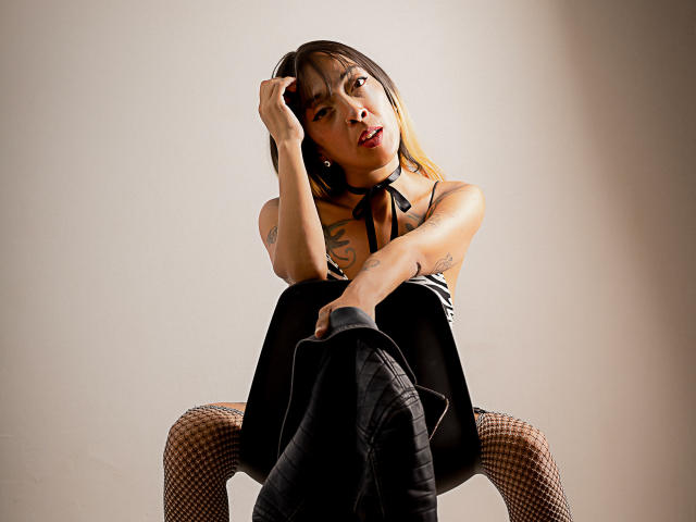 IsaGonzalez - Sexe cam en vivo - 23024125