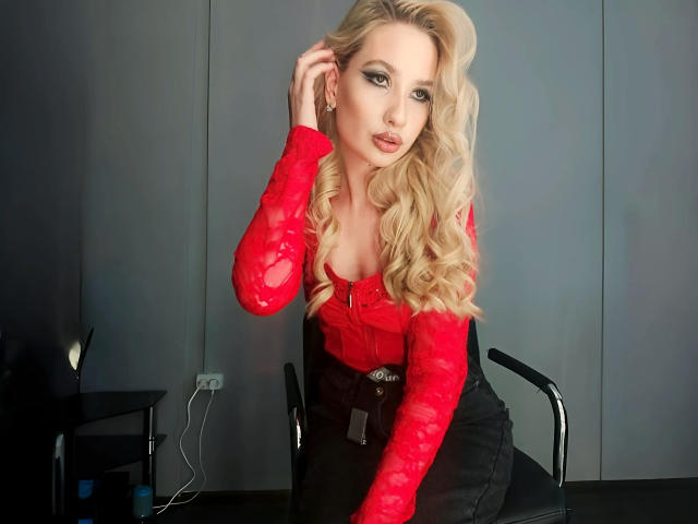 ElzaKomx - Live sex cam - 23030629