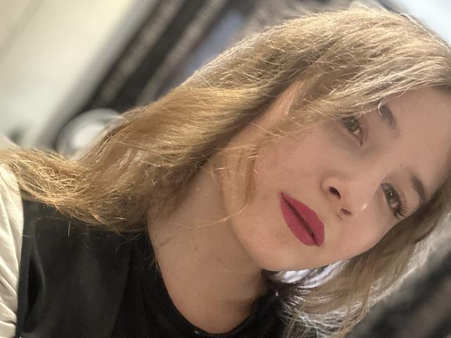 OliviaKris - Live sex cam - 23032625