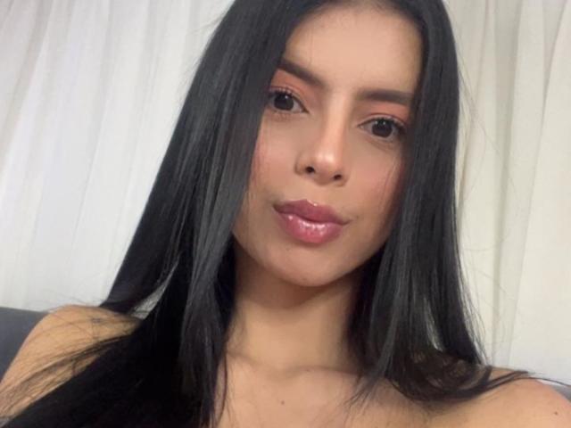 IsabellaJames - Live Sex Cam - 23053977