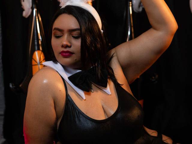 CurvyHorny - Live porn &amp; sex cam - 23057457