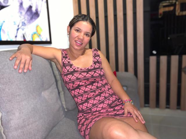ChanelRosse - Live sex cam - 23064593