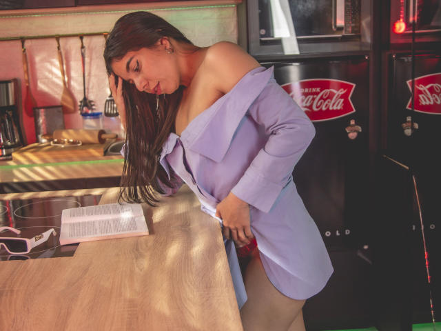 CarliinaSoussa - Live sex cam - 23083001