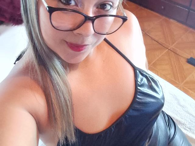 NatashaBeckeer - Live sex cam - 23084445