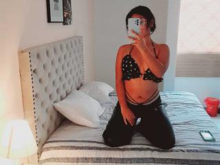 EmilyKingsley - Live sex cam - 23105777