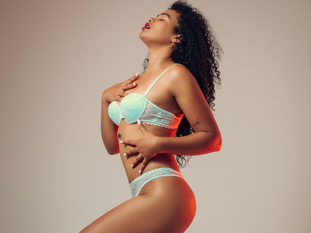 AlaiaSachs - Live sex cam - 23107445