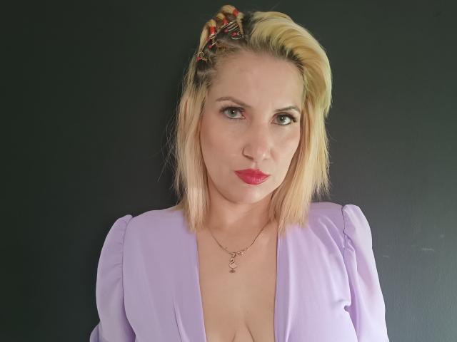 GiuliaAddams - ライブポルノ&amp;セックスカム - 23108497