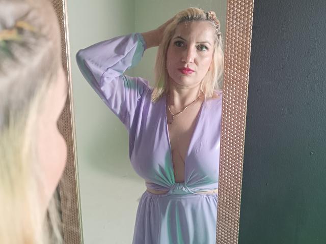 GiuliaAddams - Sexe cam en vivo - 23108525