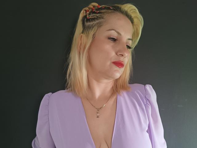 GiuliaAddams - Live sex cam - 23108565