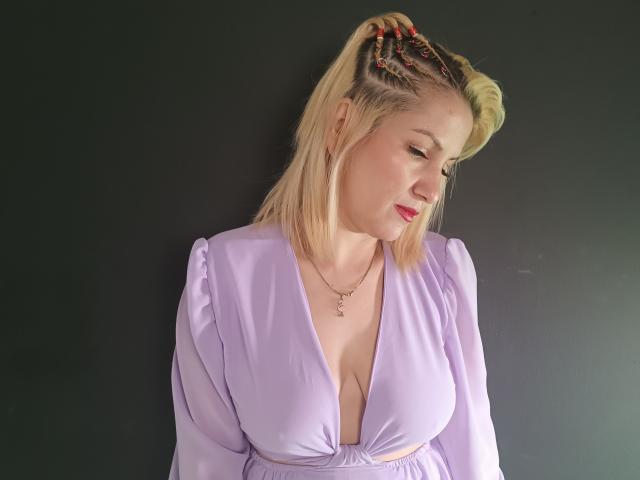 GiuliaAddams - Sexe cam en vivo - 23108573