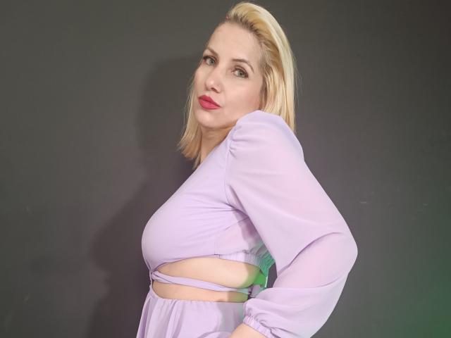 GiuliaAddams - Live sex cam - 23108577