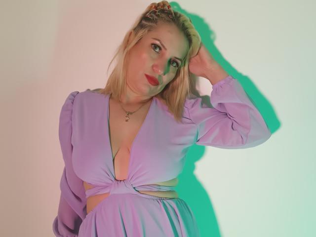 GiuliaAddams - Live porn &amp; sex cam - 23108589