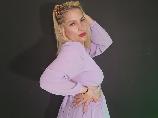 GiuliaAddams - Live sexe cam - 23108629