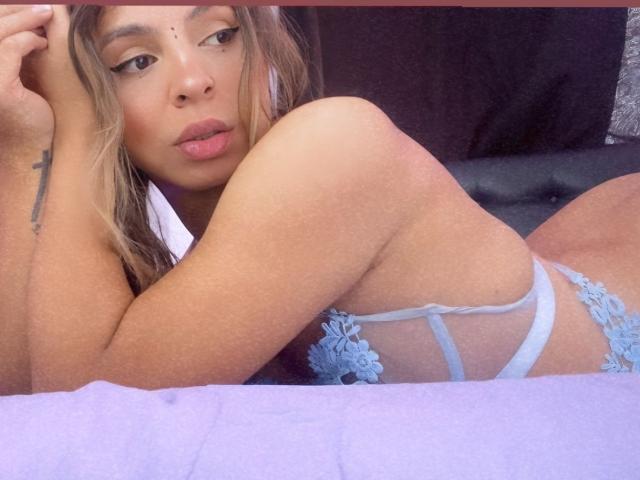 SophieEvans - Live porn &amp; sex cam - 23117005