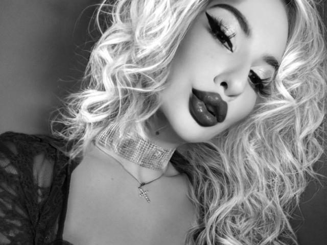 ElzaKomx - Live sex cam - 23122593