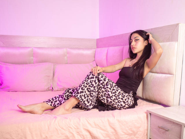 MilaCollx - Live Sex Cam - 23127065
