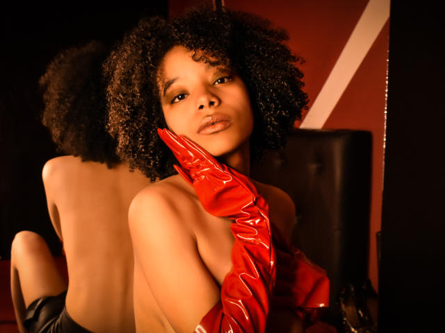 AmelieHills - Live Sex Cam - 23141441