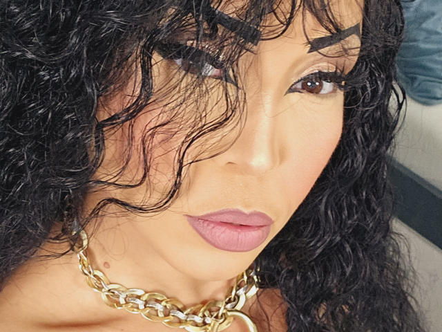 SquirtLatinQueen - Live porn &amp; sex cam - 23159405