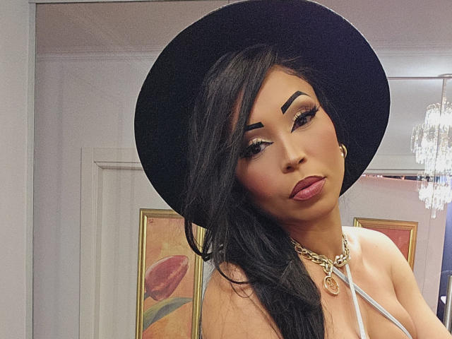 SquirtLatinQueen - Live sex cam - 23159433