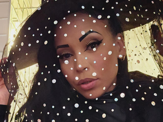 SquirtLatinQueen - Live sex cam - 23159457