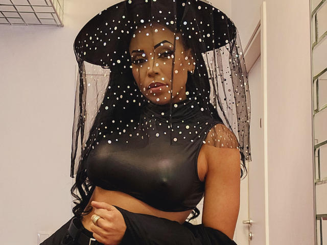 SquirtLatinQueen - Sexe cam en vivo - 23159461