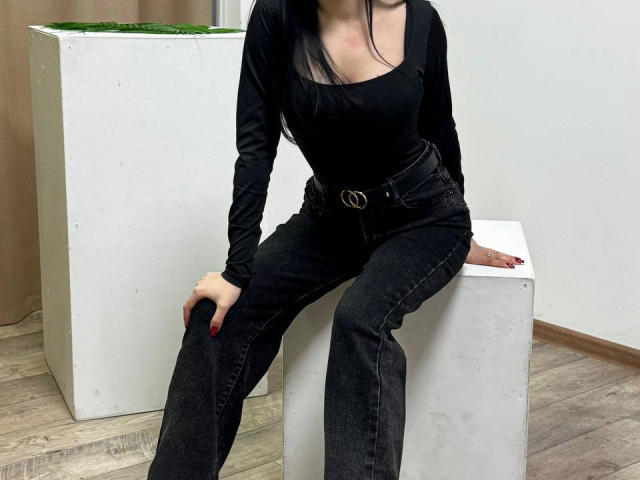 AdelinaMoor - Live sex cam - 23162517