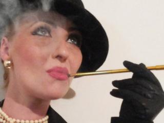 MistressSara - Chat live hot with a shaved intimate parts Mistress 