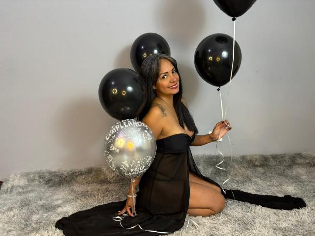 LailaCastillo - Live Sex Cam - 23184437