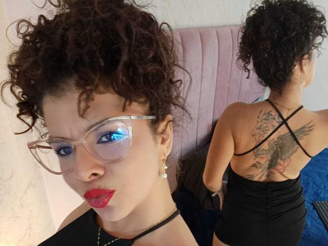 KellyWolfy - Live sex cam - 23186729